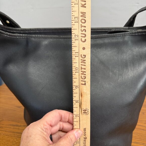 Vintage Black Leather Bucket Bag Heavy Duty Construction and Zipper - Picture 3 of 10